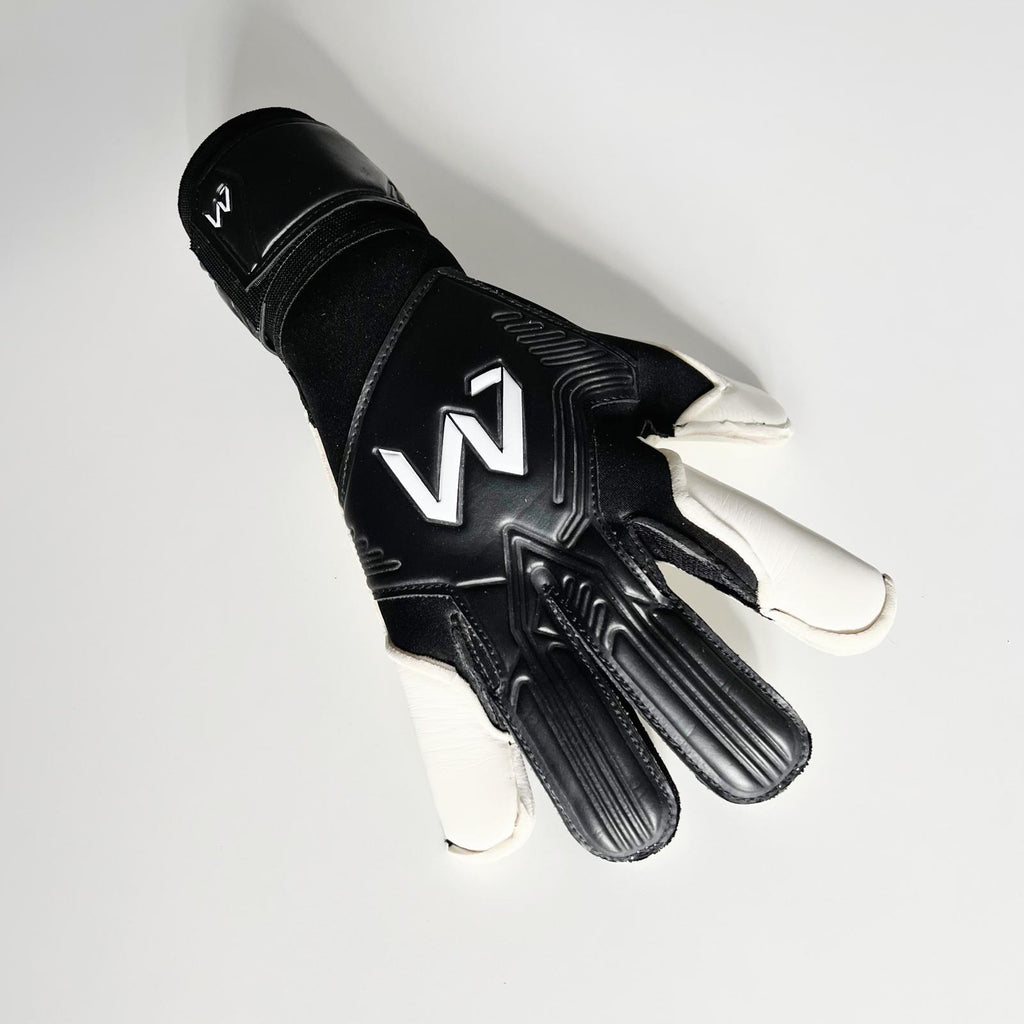 AM KUU Hybrid 2.0 goalkeeper gloves black white product overview – AM Gloves