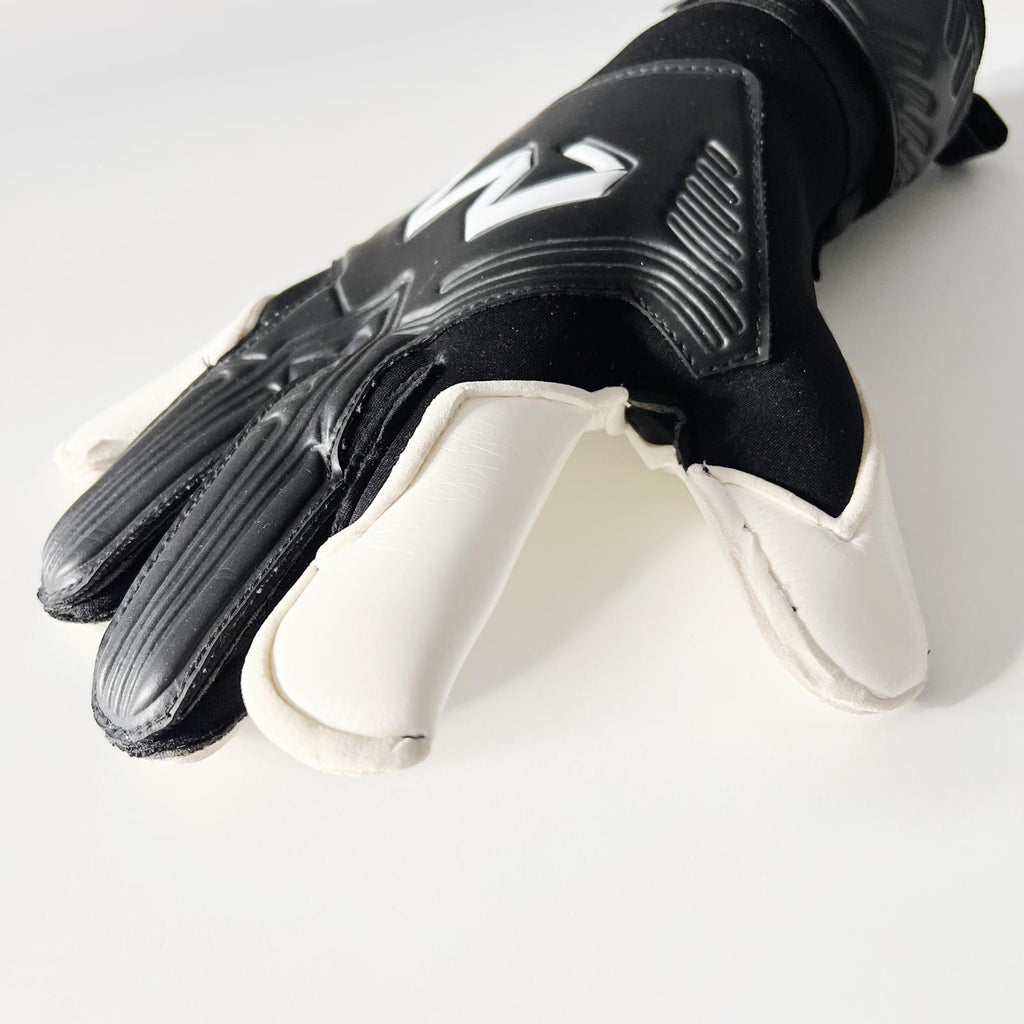 AM KUU Hybrid 2.0 goalkeeper gloves black white backhand front view AM logo – AM Gloves